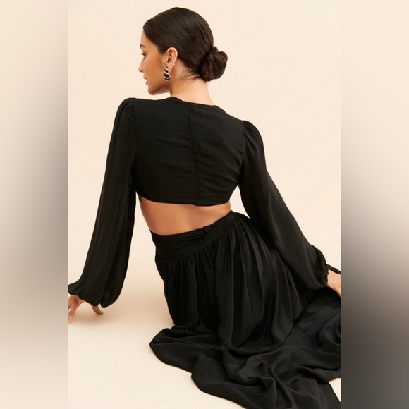 Cutout Plunging Maxi Dress
Farm Rio - Picture 3 of 14